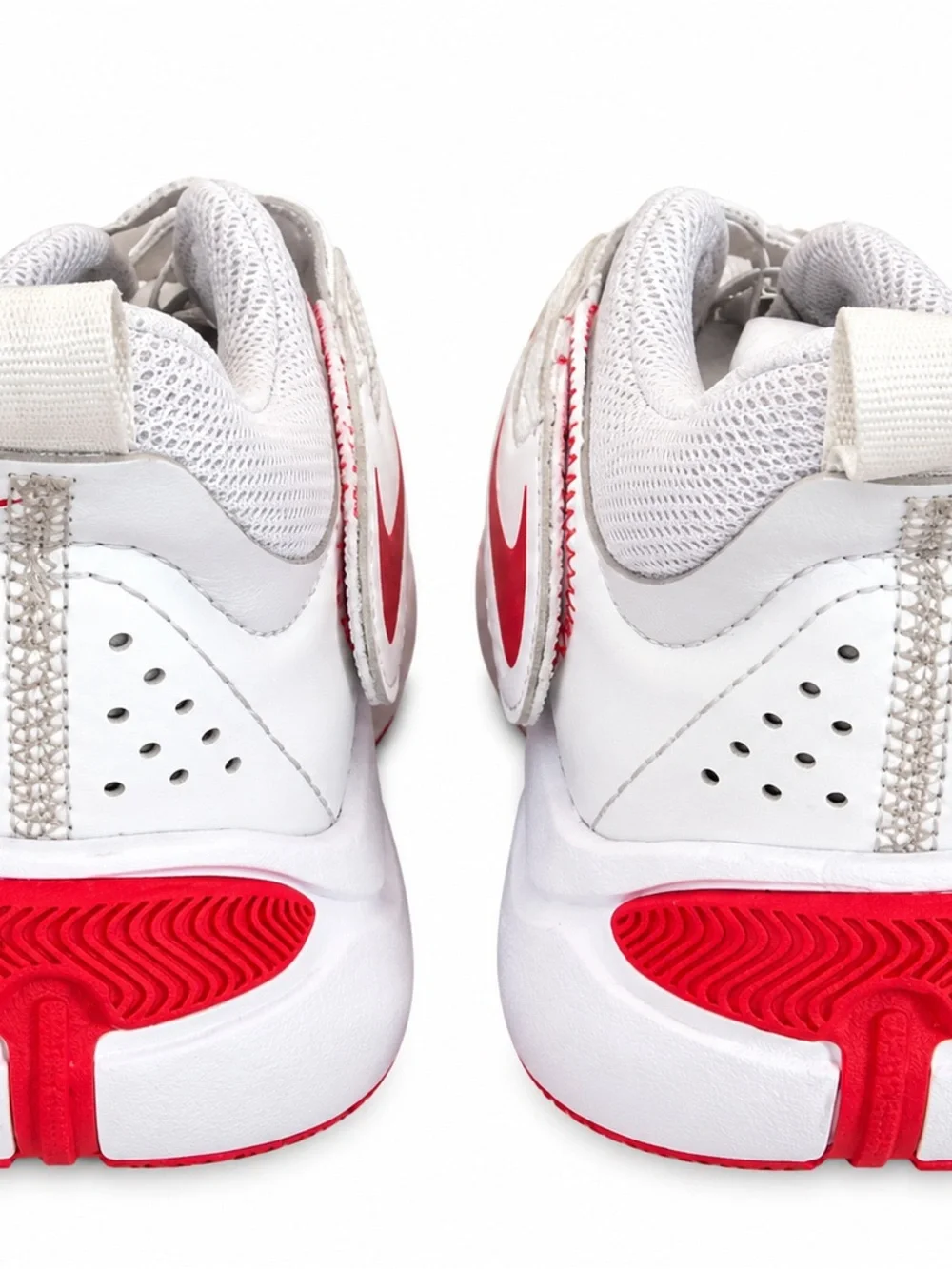 Nike Team Hustle D 11 Big Kids 3.5Y White Track Red Basketball Shoes